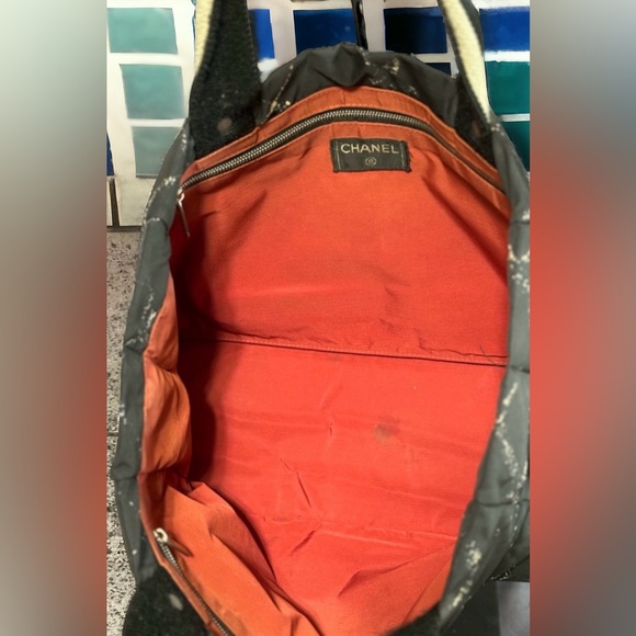 SOLD - CHANEL Tote - Picture 5 of 12